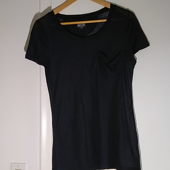 3/$15🌺🌺🌺T shirt Converse black thin Medium - Picture 2 of 8